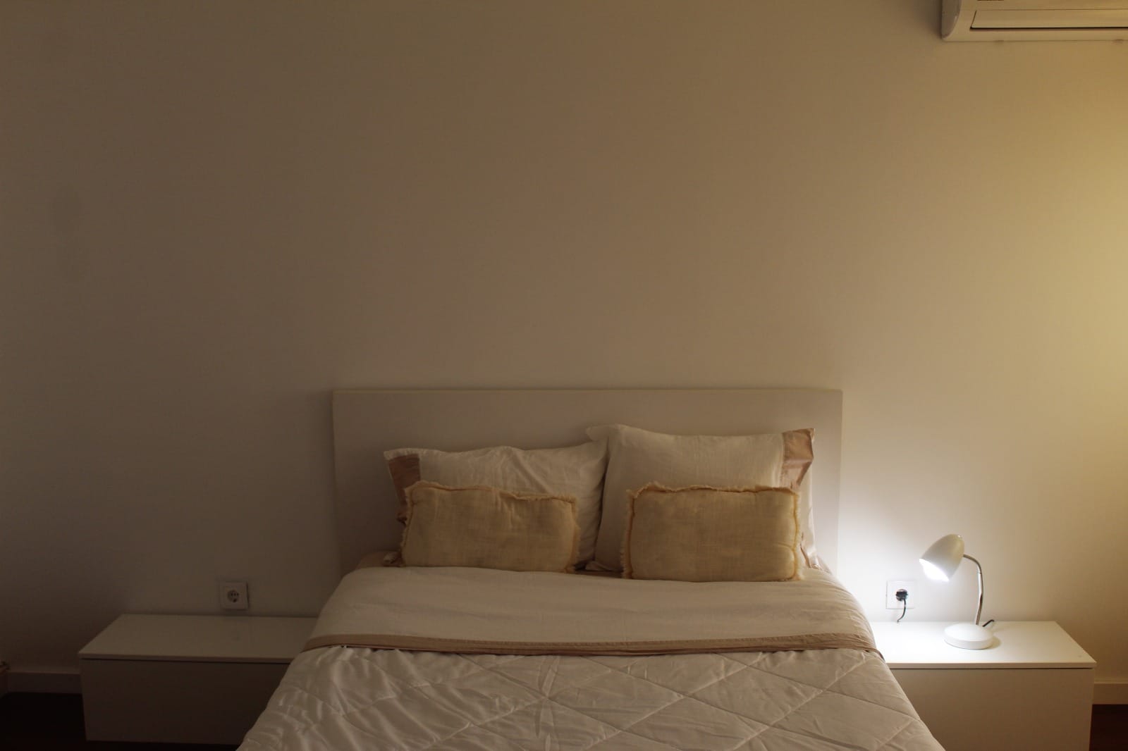 Quarto com cama de casal