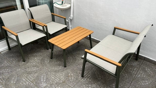 Pátio com zona de estar exterior